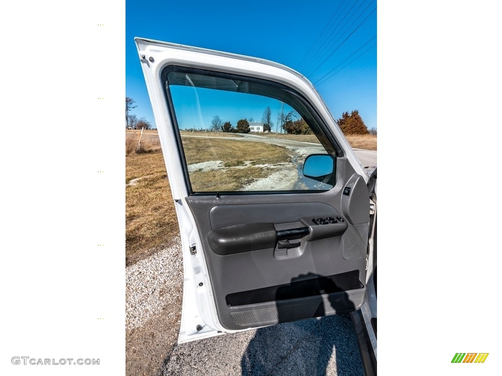 2005 Explorer Sport Trac XLT 4x4 - Oxford White / Medium Dark Flint photo #29