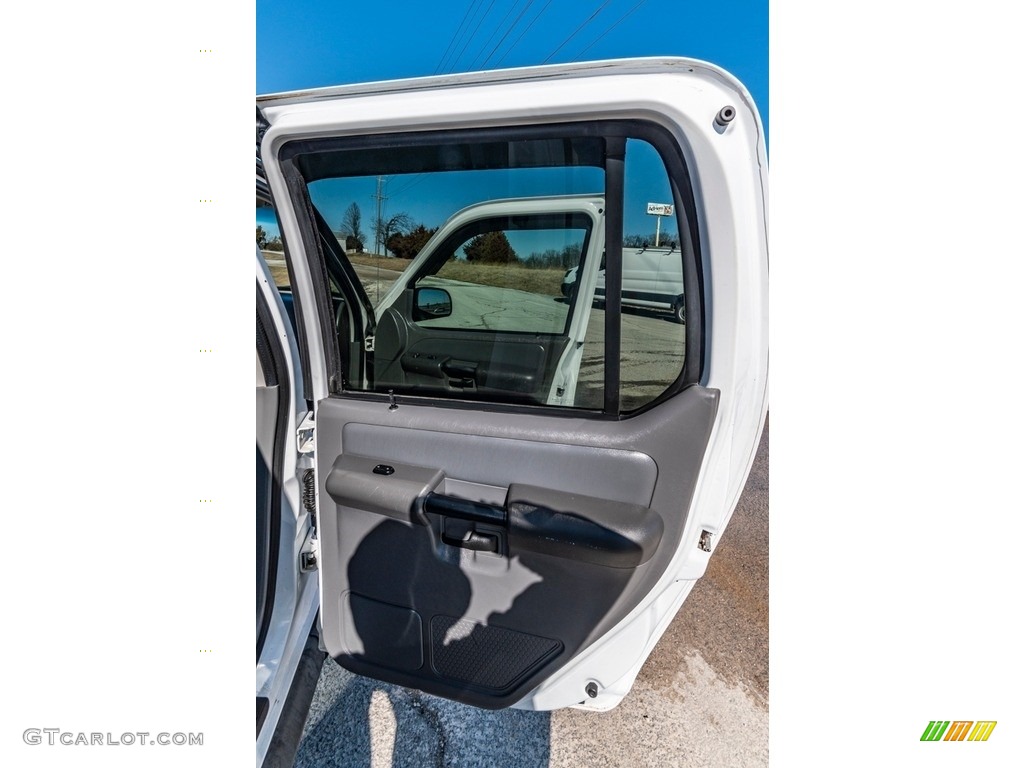 2005 Explorer Sport Trac XLT 4x4 - Oxford White / Medium Dark Flint photo #31