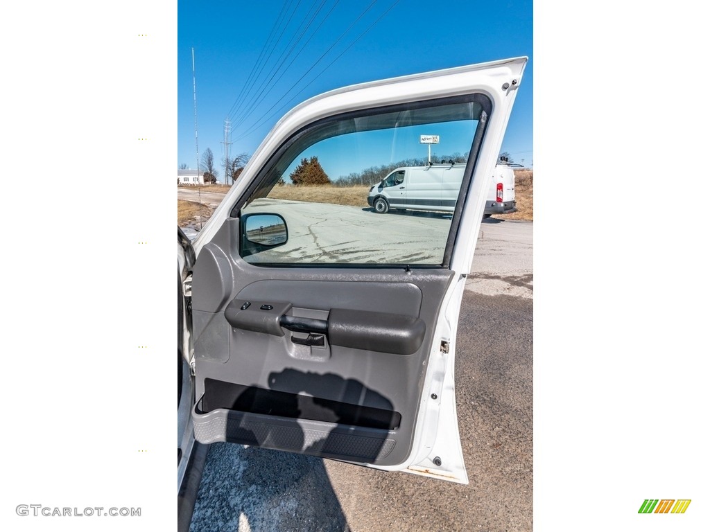 2005 Explorer Sport Trac XLT 4x4 - Oxford White / Medium Dark Flint photo #32