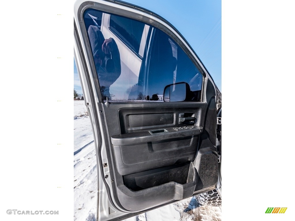 2017 3500 Tradesman Crew Cab 4x4 Dual Rear Wheel - Bright Silver Metallic / Black/Diesel Gray photo #23