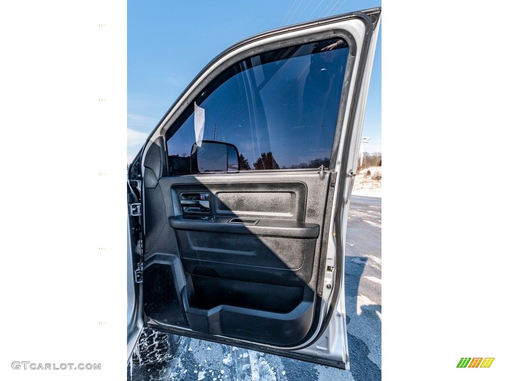 2017 3500 Tradesman Crew Cab 4x4 Dual Rear Wheel - Bright Silver Metallic / Black/Diesel Gray photo #28