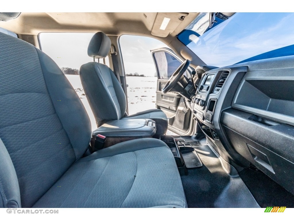 2017 3500 Tradesman Crew Cab 4x4 Dual Rear Wheel - Bright Silver Metallic / Black/Diesel Gray photo #30