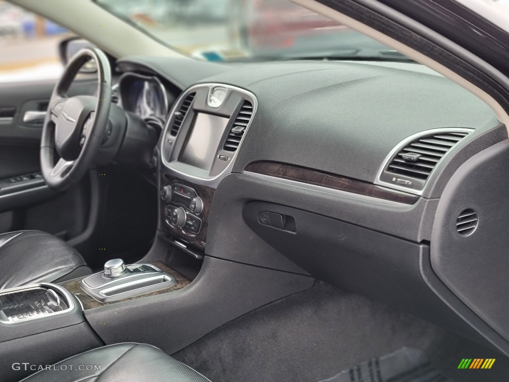 2015 Chrysler 300 C Dashboard Photos