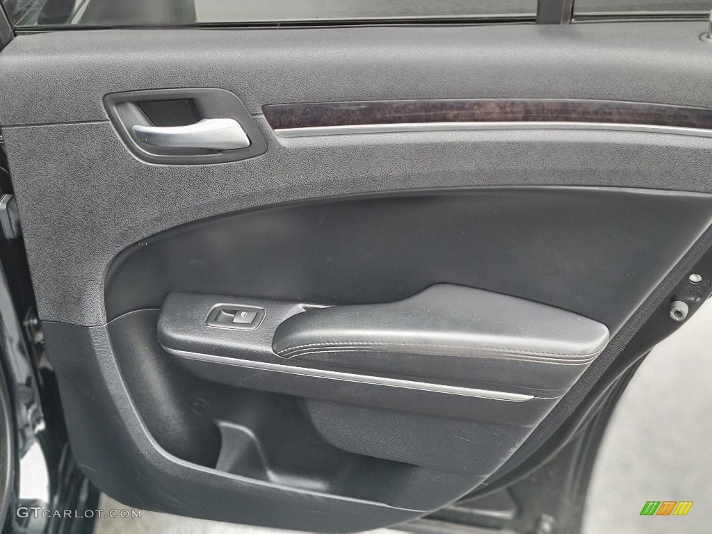 2015 Chrysler 300 C Black Door Panel Photo #141111112