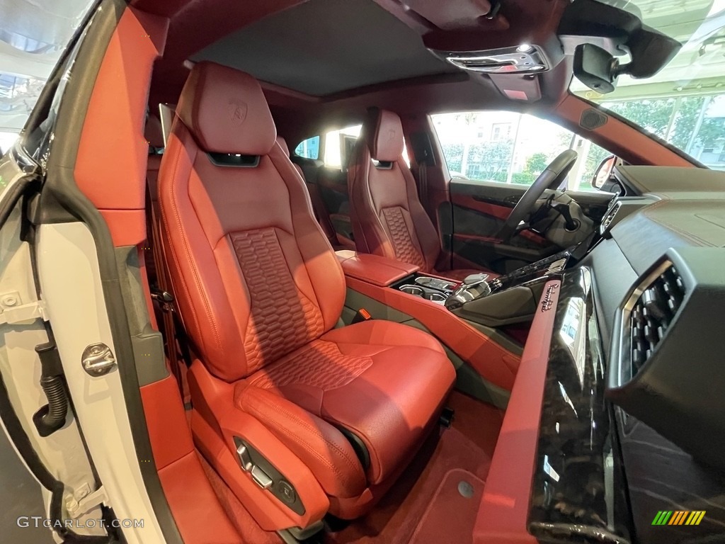 2020 Lamborghini Urus AWD Front Seat Photo #141111946