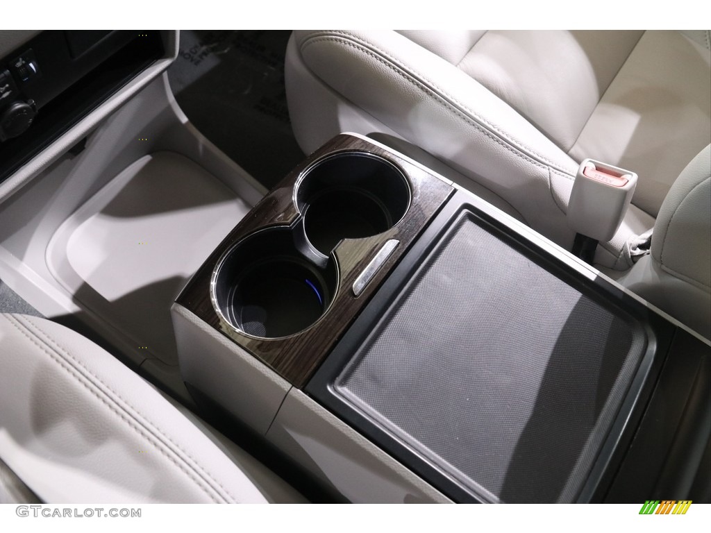 2020 Sienna XLE - Midnight Black Metallic / Ash photo #15