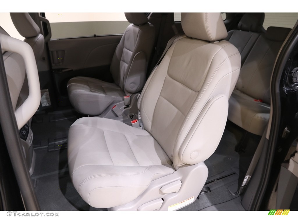 2020 Sienna XLE - Midnight Black Metallic / Ash photo #18