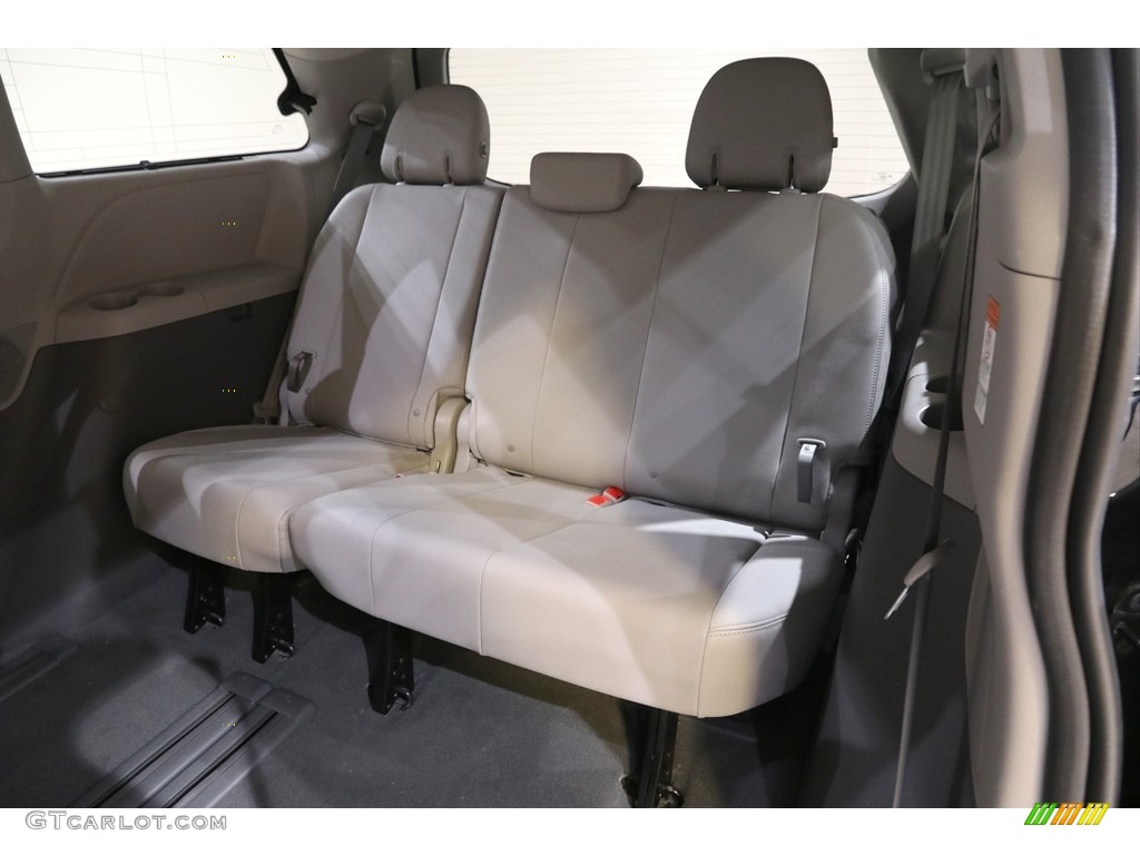 2020 Sienna XLE - Midnight Black Metallic / Ash photo #19