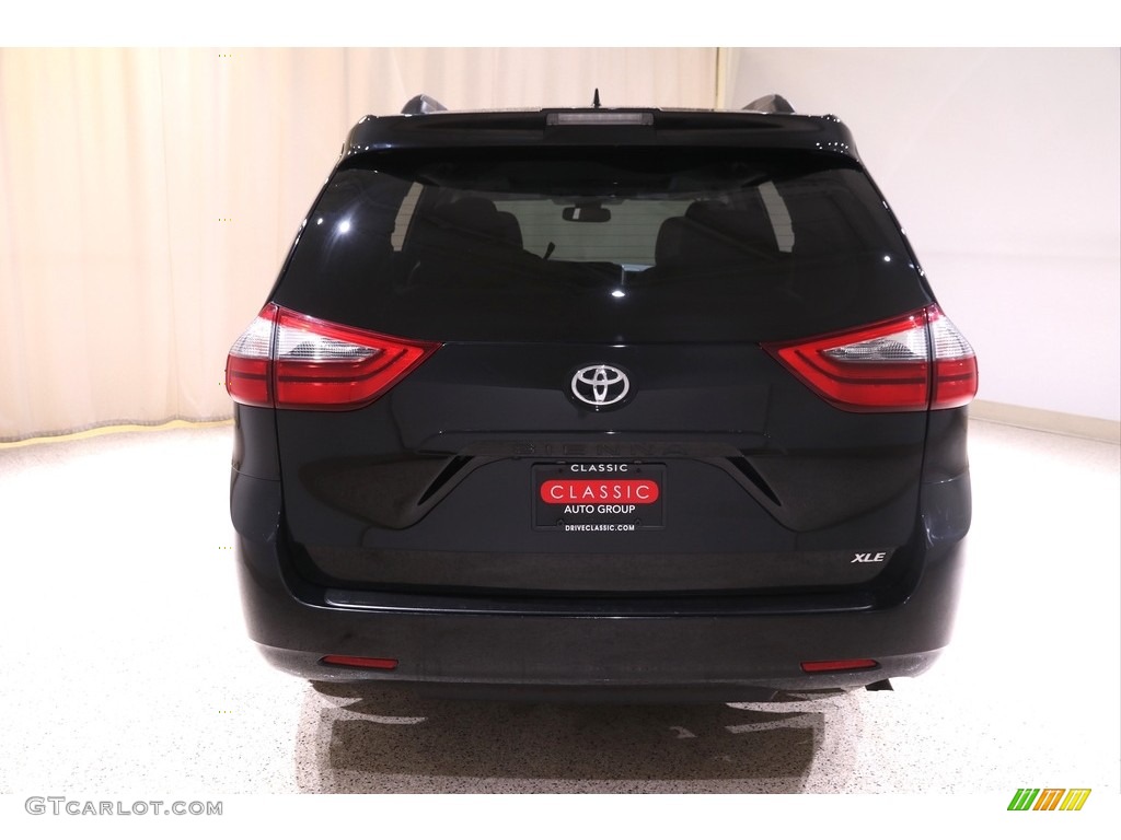 2020 Sienna XLE - Midnight Black Metallic / Ash photo #21