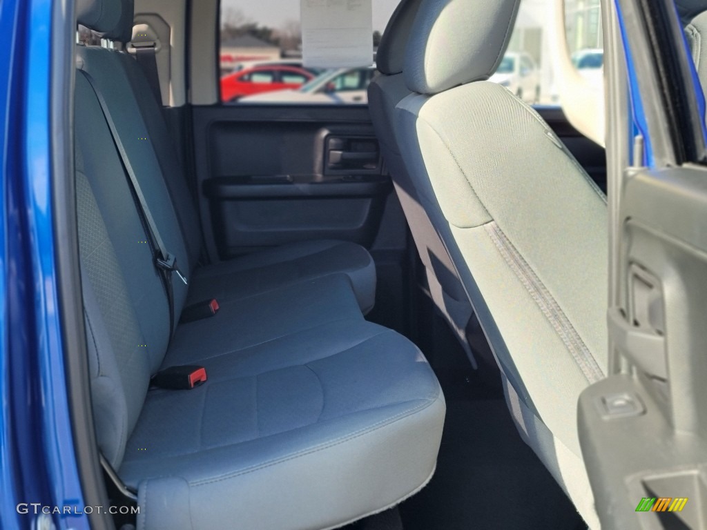 2018 1500 Express Quad Cab 4x4 - Blue Streak Pearl / Black/Diesel Gray photo #25