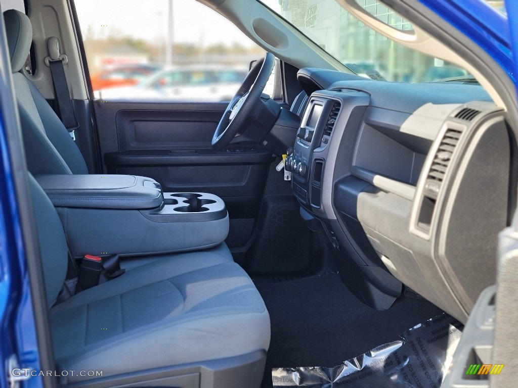 2018 1500 Express Quad Cab 4x4 - Blue Streak Pearl / Black/Diesel Gray photo #26