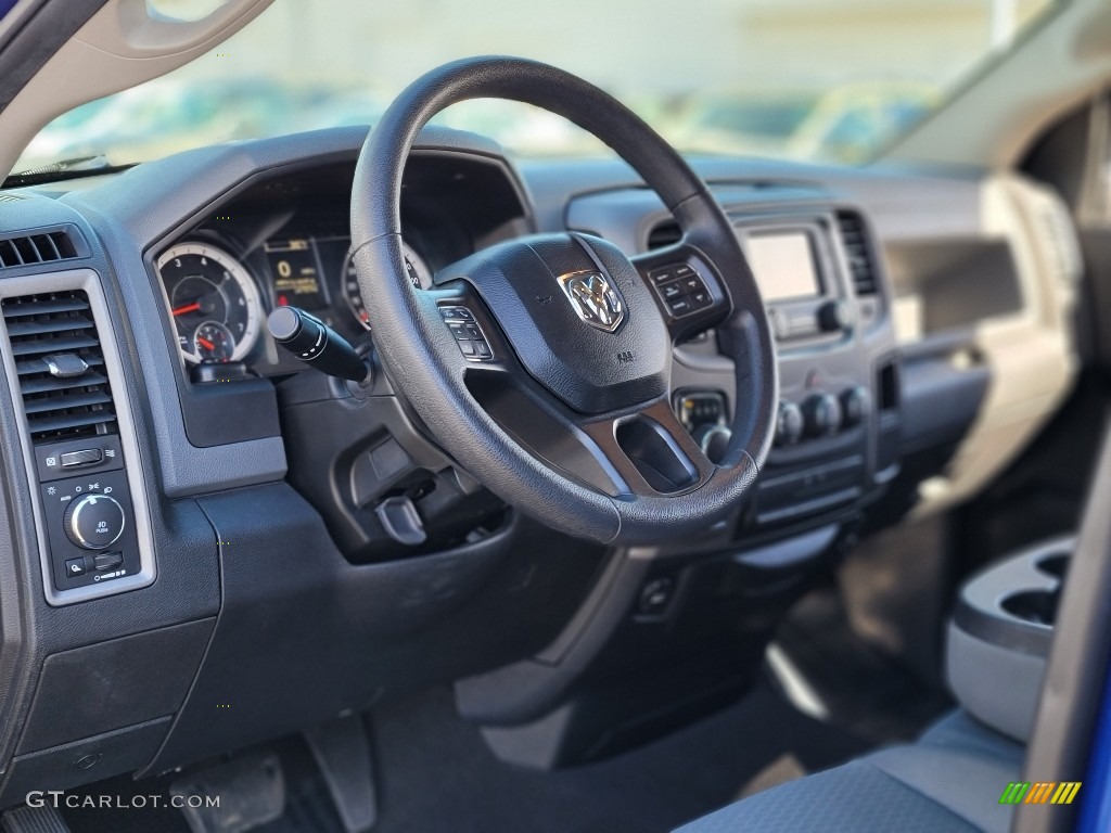 2018 1500 Express Quad Cab 4x4 - Blue Streak Pearl / Black/Diesel Gray photo #31
