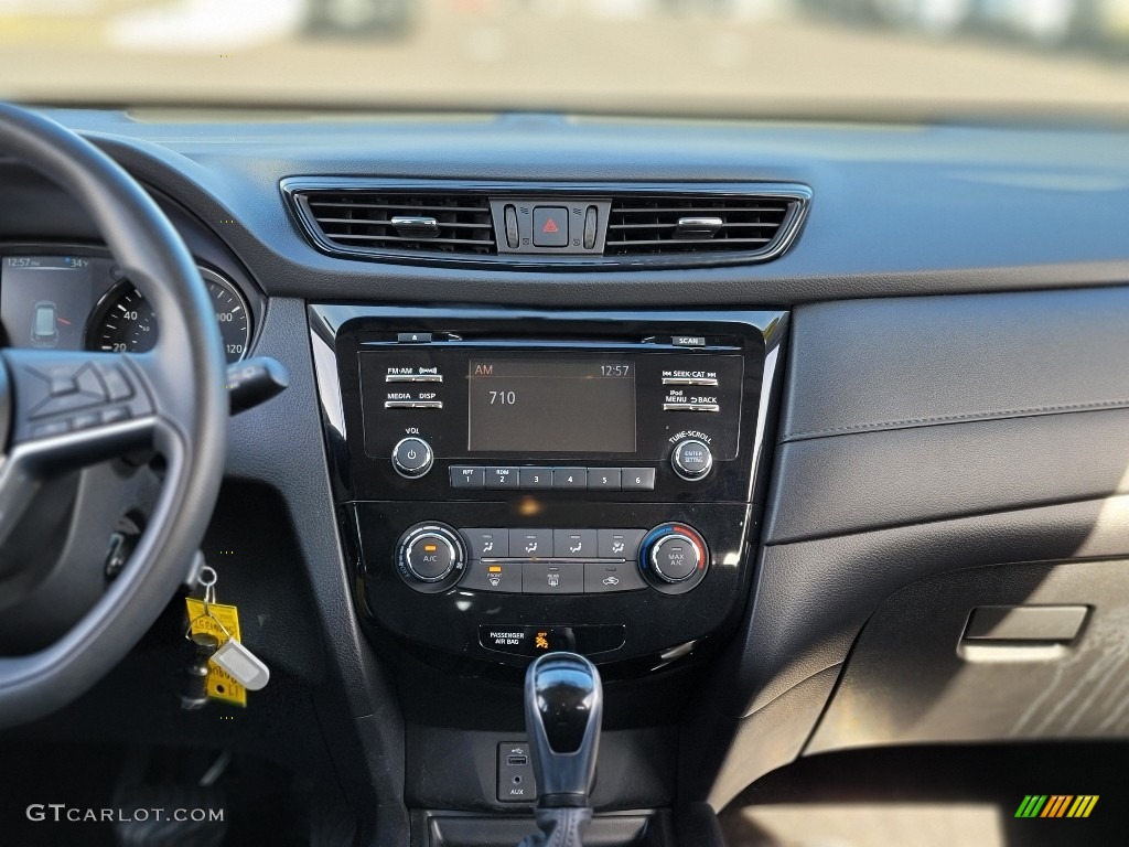 2017 Rogue S AWD - Gun Metallic / Charcoal photo #4