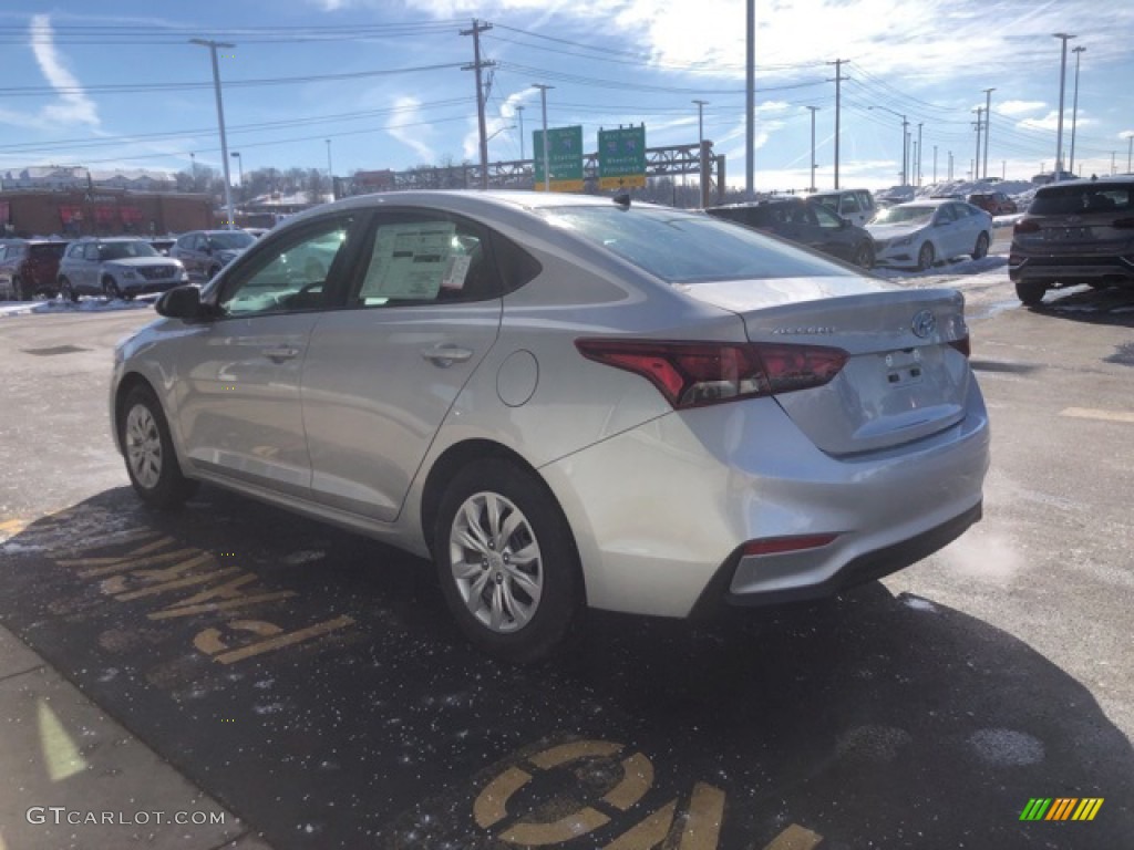 2021 Accent SE - Olympus Silver / Black photo #3