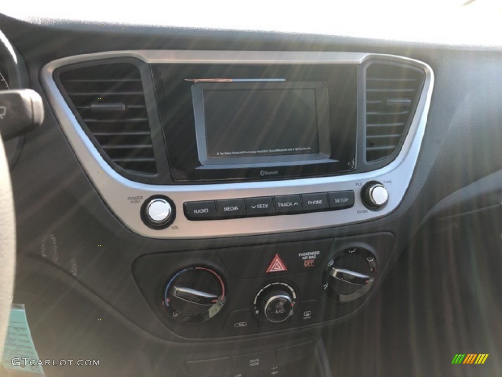 2021 Accent SE - Olympus Silver / Black photo #5
