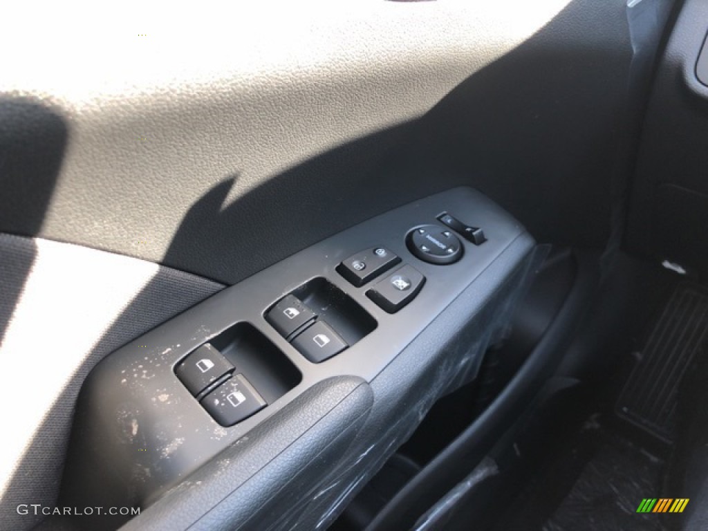 2021 Accent SE - Olympus Silver / Black photo #11