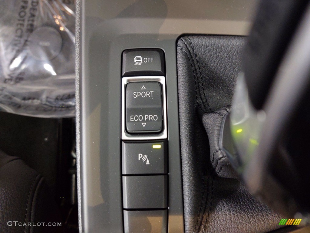 2021 X2 sDrive28i - Mineral Gray Metallic / Black photo #17