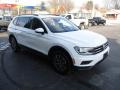 Pure White - Tiguan SE 4MOTION Photo No. 5