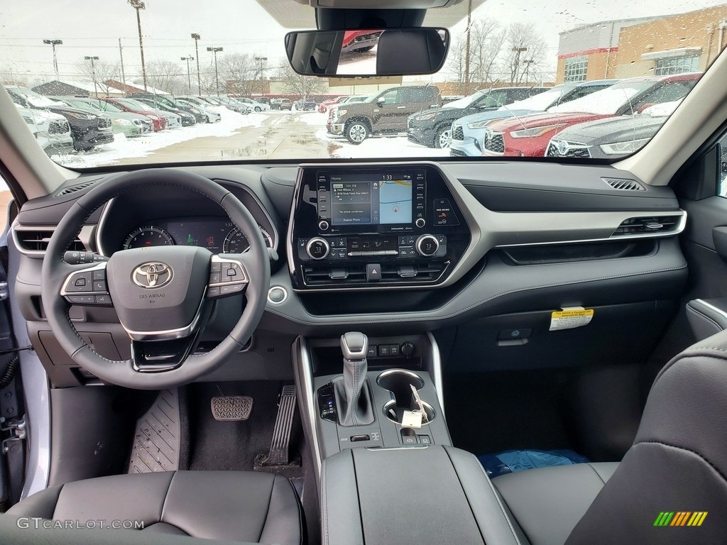 2021 Toyota Highlander XLE AWD Black Dashboard Photo #141152459