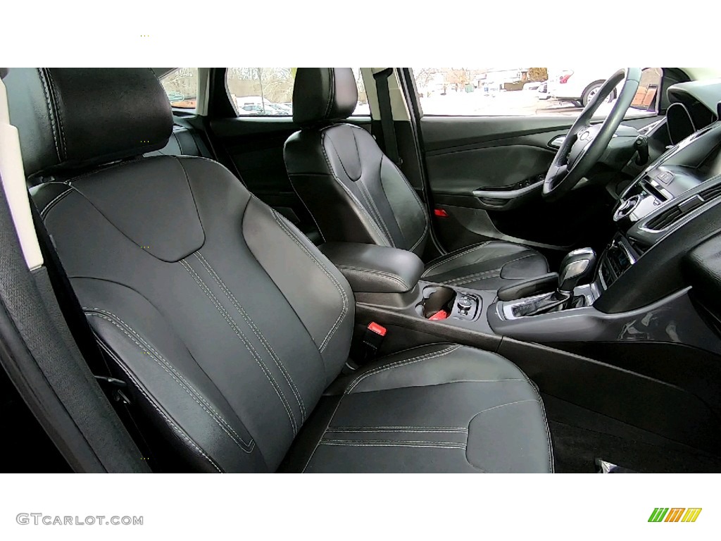 2014 Focus Titanium Hatchback - Tuxedo Black / Charcoal Black photo #25