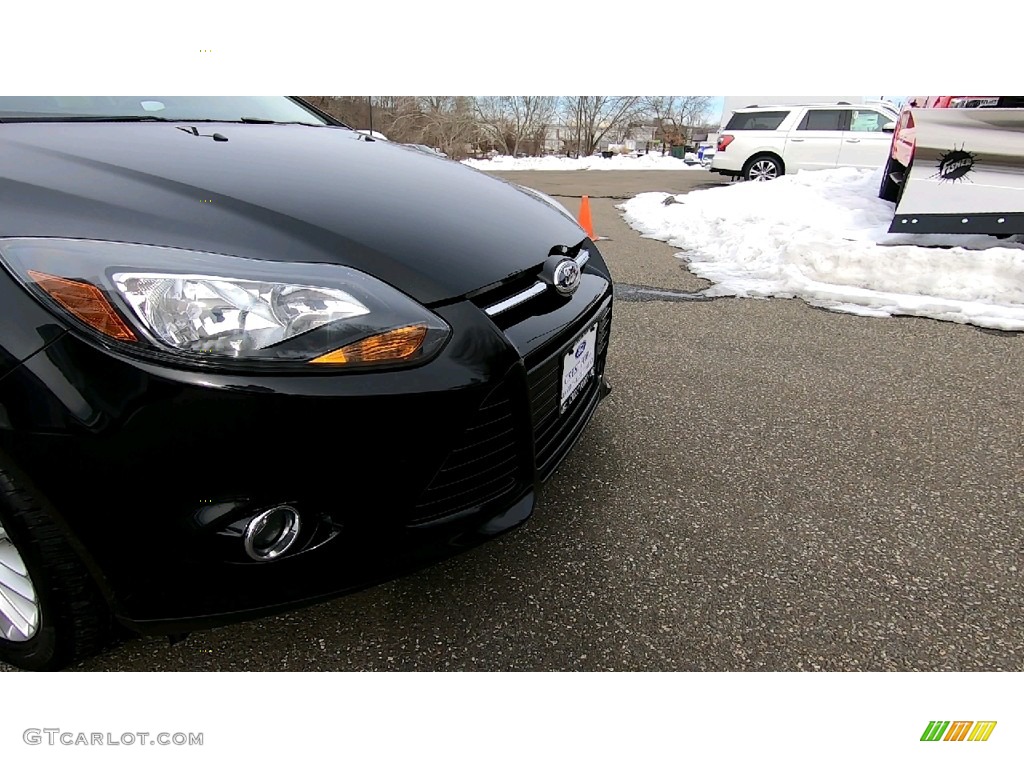 2014 Focus Titanium Hatchback - Tuxedo Black / Charcoal Black photo #28