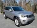 Front 3/4 View of 2021 Grand Cherokee Laredo 4x4