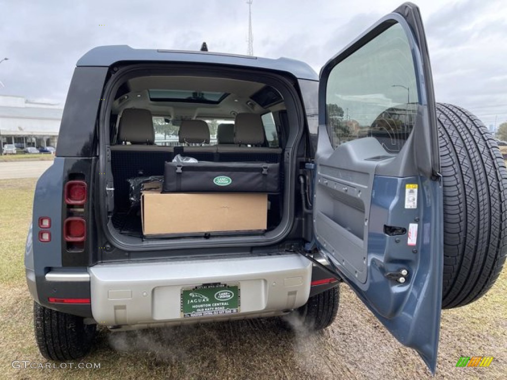 2021 Defender 110 SE - Tasman Blue Metallic / Acorn photo #31