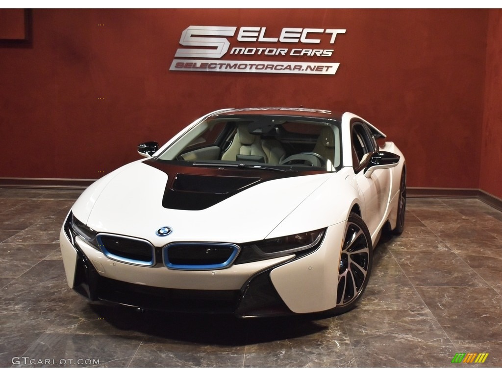 2017 i8  - Crystal White Pearl Metallic / Giga Ivory White photo #1