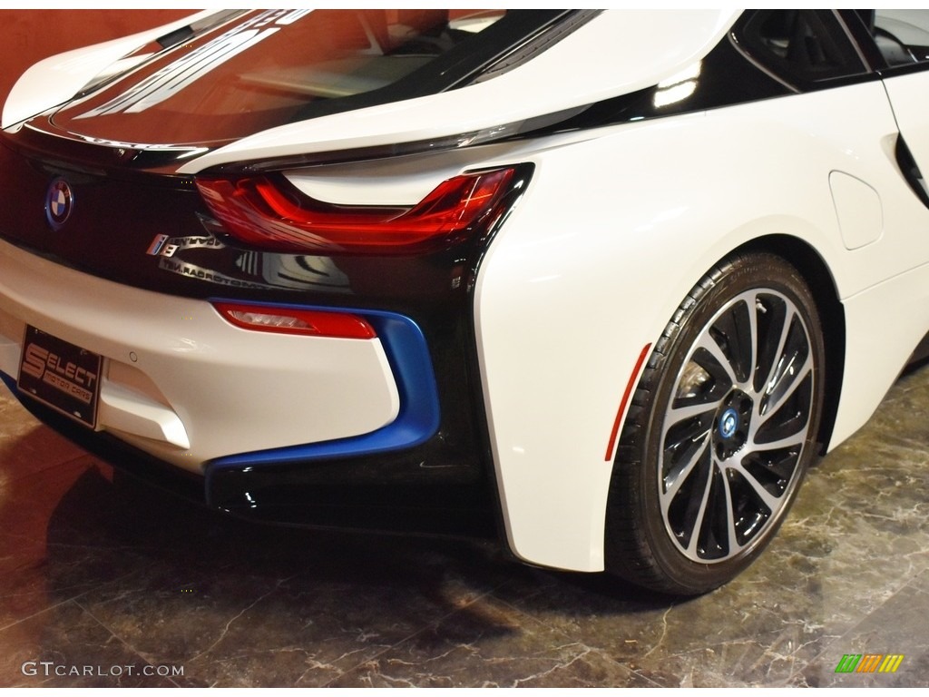 2017 i8  - Crystal White Pearl Metallic / Giga Ivory White photo #5