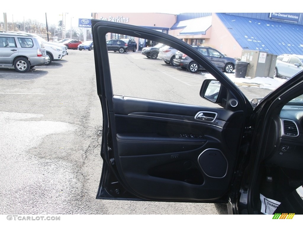 2017 Grand Cherokee SRT 4x4 - Diamond Black Crystal Pearl / Black photo #9