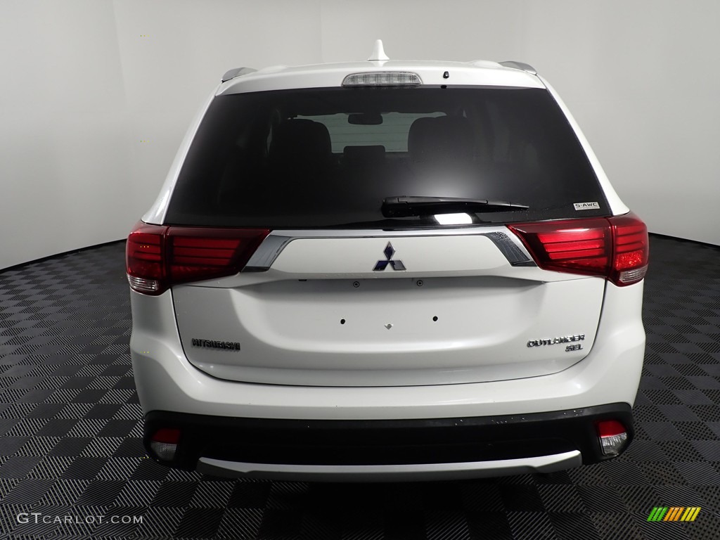 2017 Outlander SEL S-AWC - Diamond White Pearl / Black photo #12