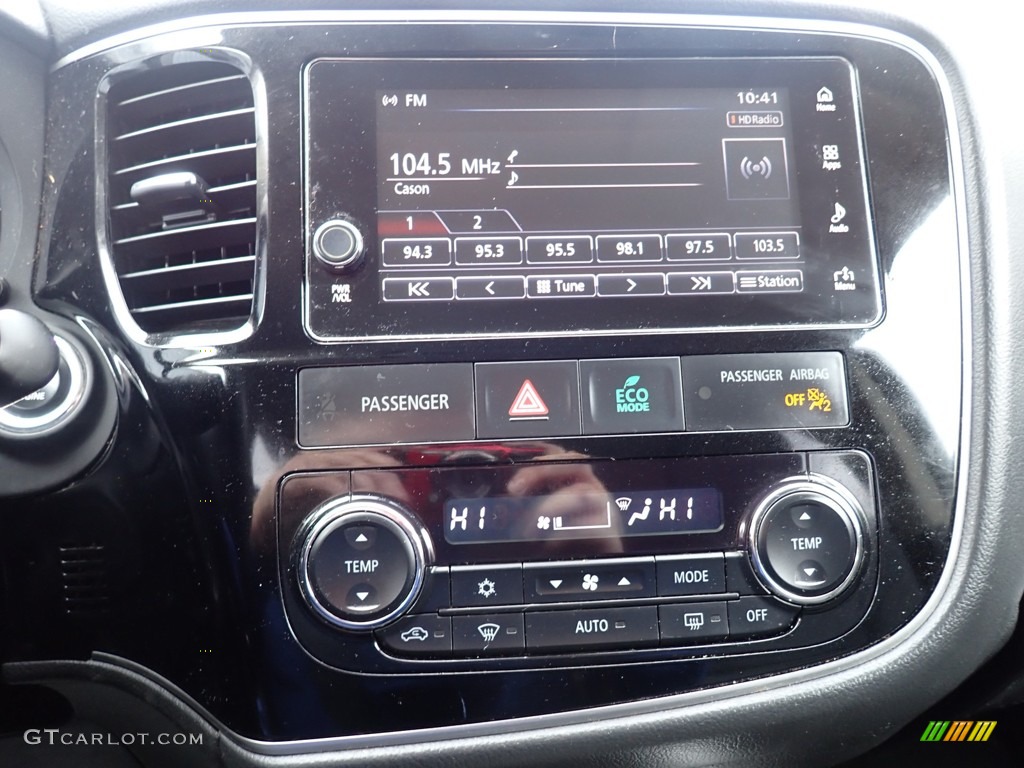 2017 Mitsubishi Outlander SEL S-AWC Controls Photo #141164215