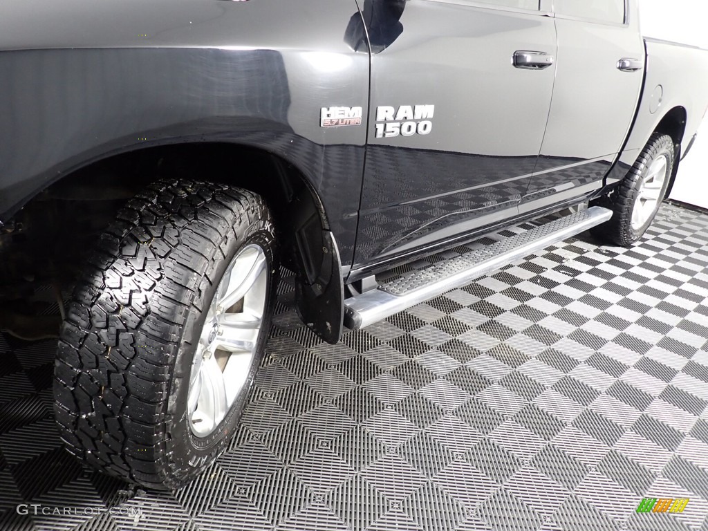 2014 1500 Sport Crew Cab 4x4 - Black / Black photo #13