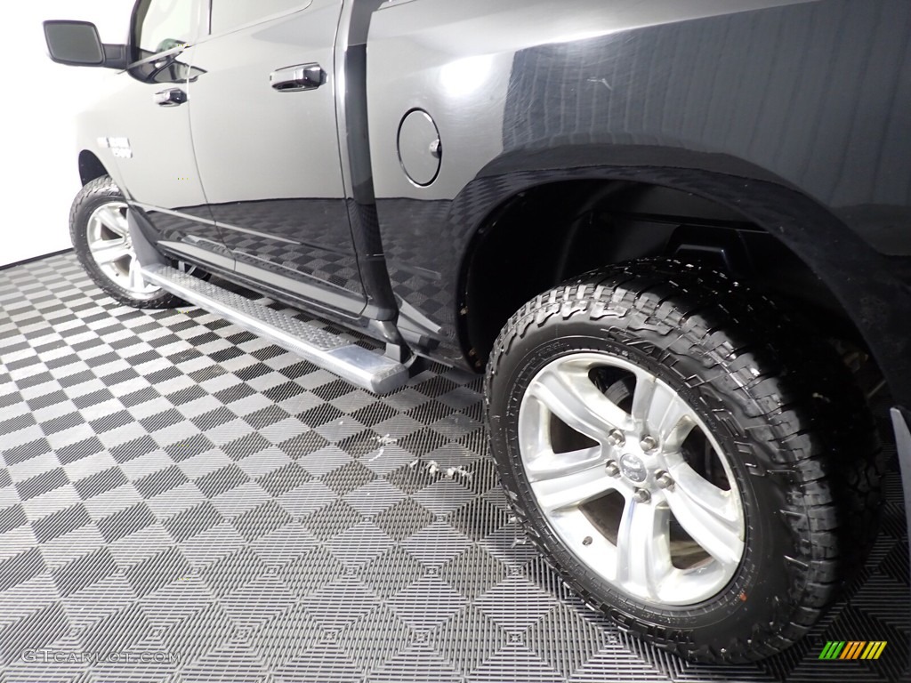 2014 1500 Sport Crew Cab 4x4 - Black / Black photo #14