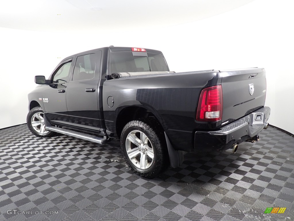 2014 1500 Sport Crew Cab 4x4 - Black / Black photo #15