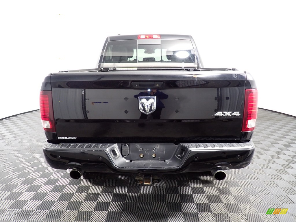 2014 1500 Sport Crew Cab 4x4 - Black / Black photo #16