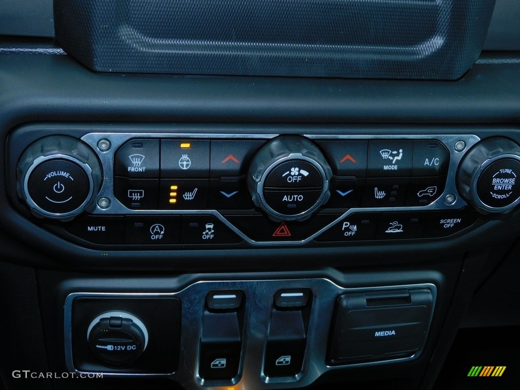 2021 Jeep Wrangler Willys 4x4 Controls Photo #141165841