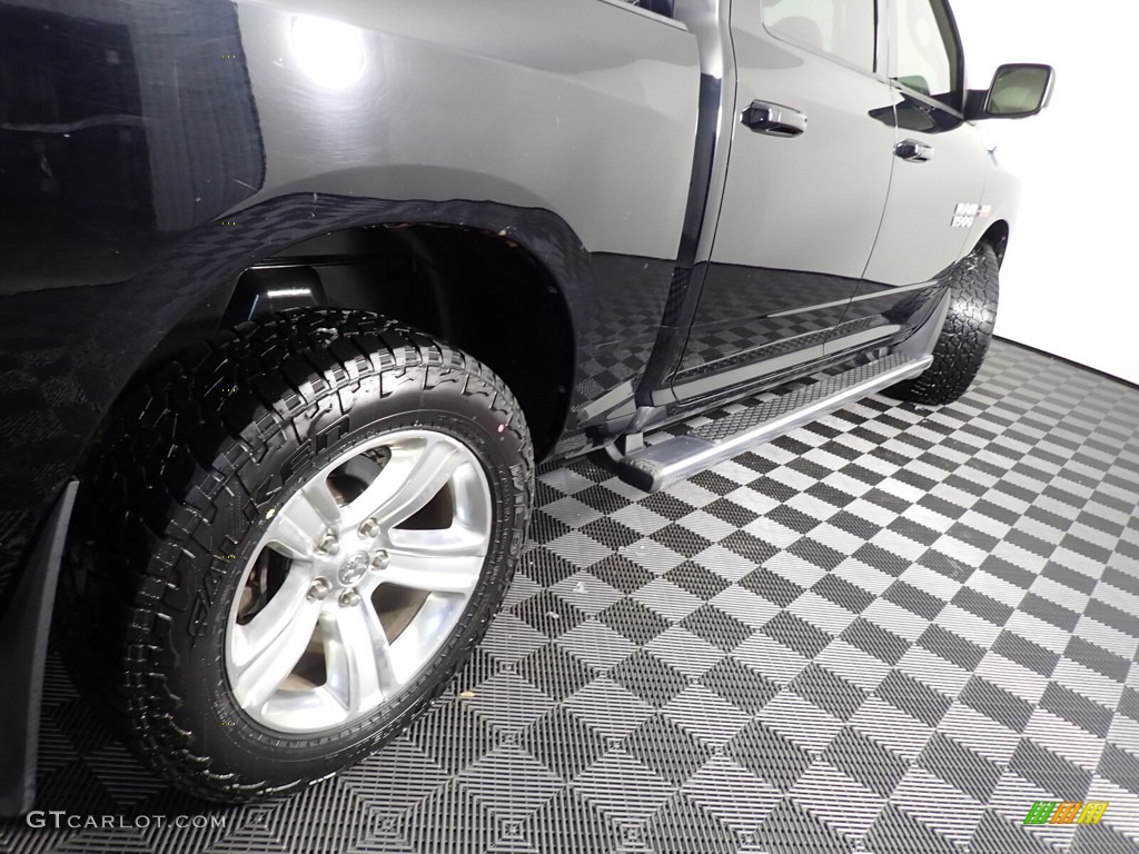 2014 1500 Sport Crew Cab 4x4 - Black / Black photo #20