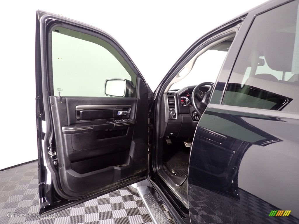 2014 1500 Sport Crew Cab 4x4 - Black / Black photo #22