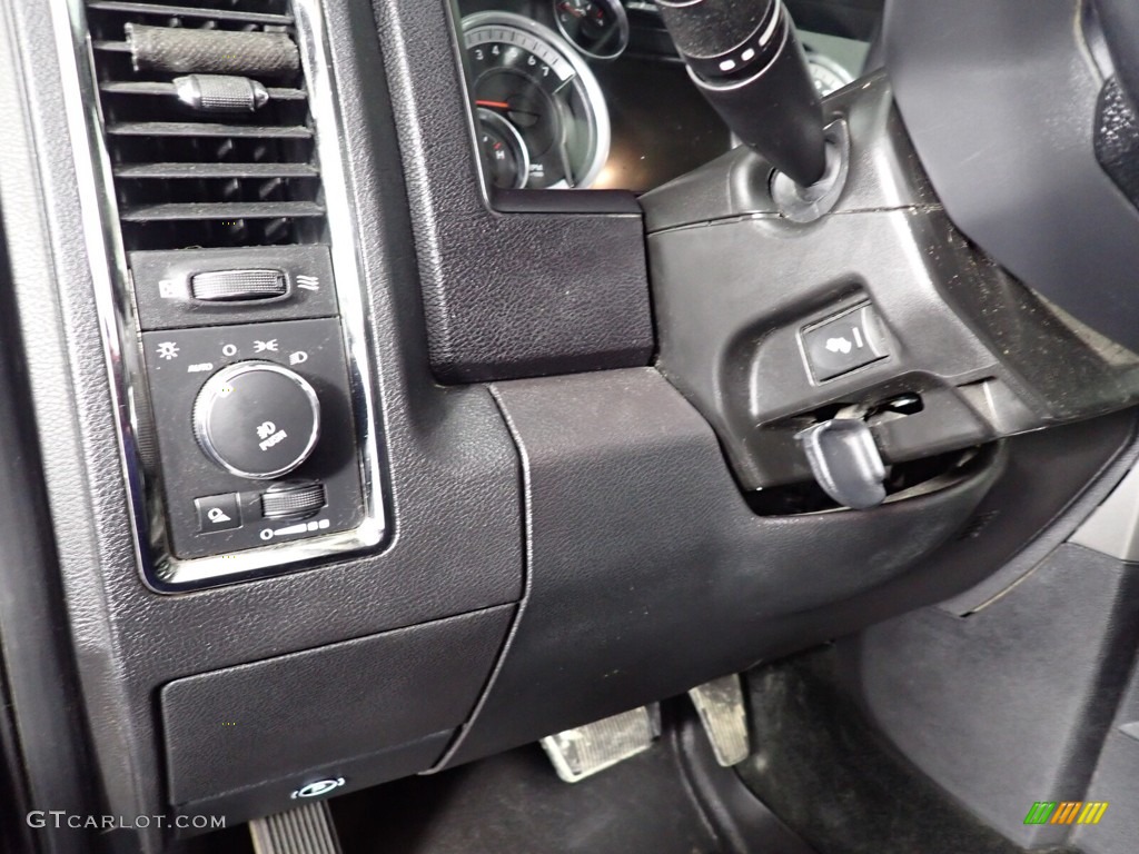 2014 1500 Sport Crew Cab 4x4 - Black / Black photo #25