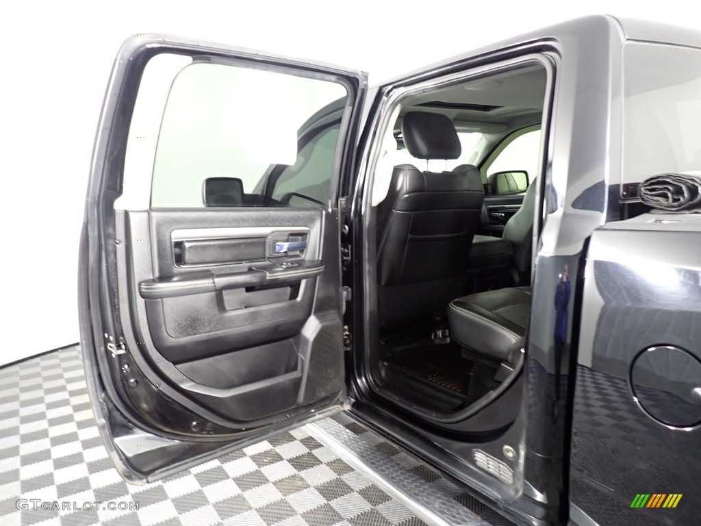 2014 1500 Sport Crew Cab 4x4 - Black / Black photo #28