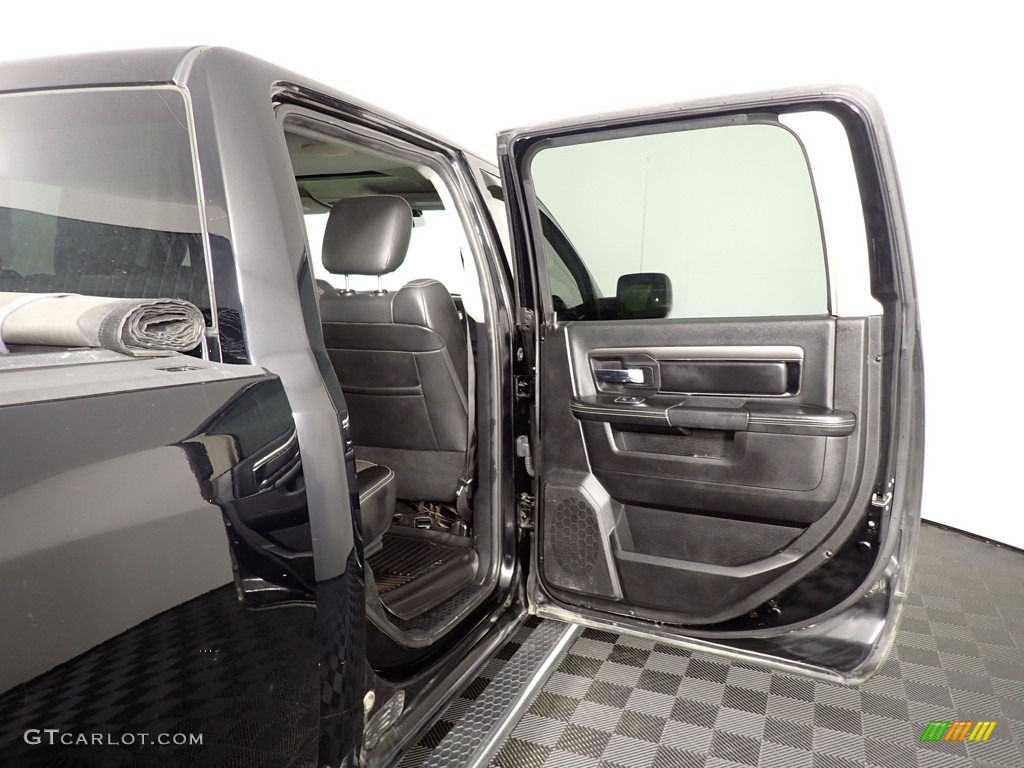 2014 1500 Sport Crew Cab 4x4 - Black / Black photo #32