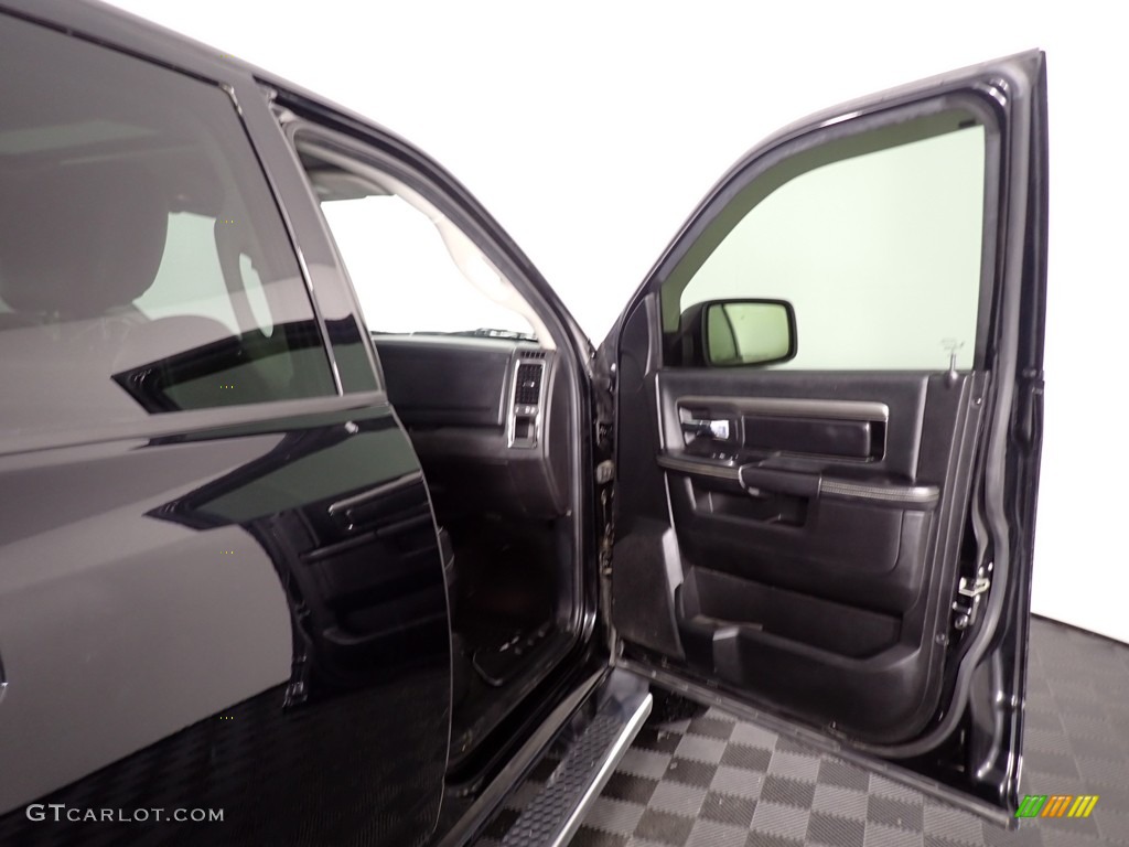 2014 1500 Sport Crew Cab 4x4 - Black / Black photo #34