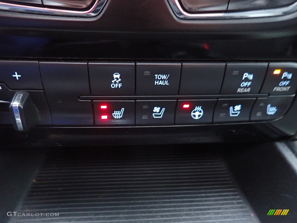 2014 1500 Sport Crew Cab 4x4 - Black / Black photo #44