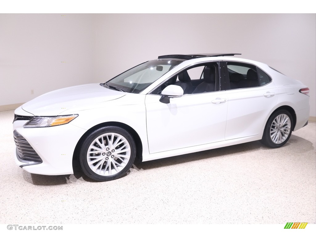 2018 Camry XLE V6 - Wind Chill Pearl / Ash photo #3