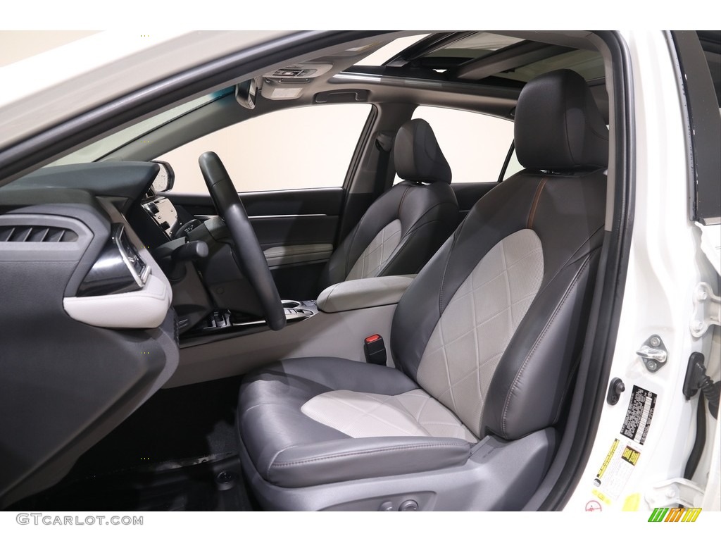 2018 Camry XLE V6 - Wind Chill Pearl / Ash photo #5