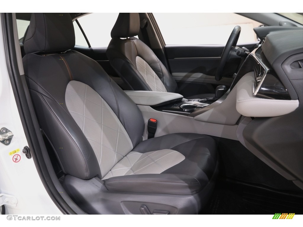 2018 Camry XLE V6 - Wind Chill Pearl / Ash photo #16