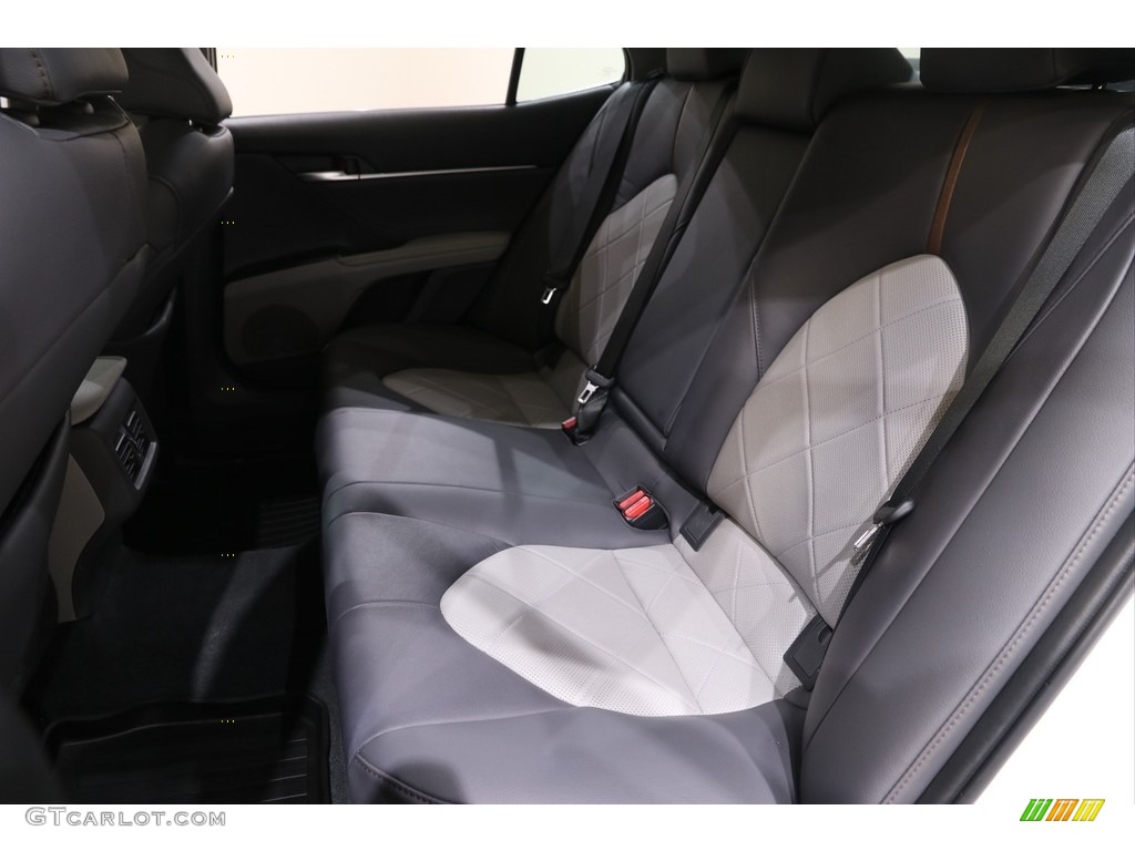 2018 Camry XLE V6 - Wind Chill Pearl / Ash photo #18