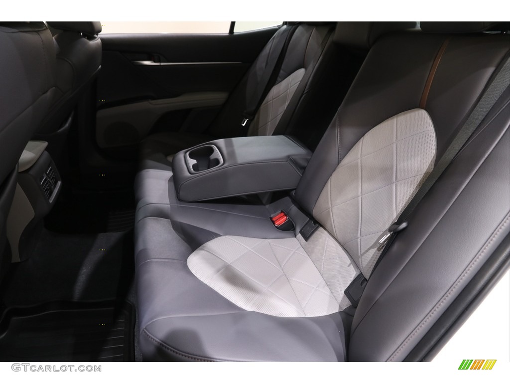 2018 Camry XLE V6 - Wind Chill Pearl / Ash photo #19