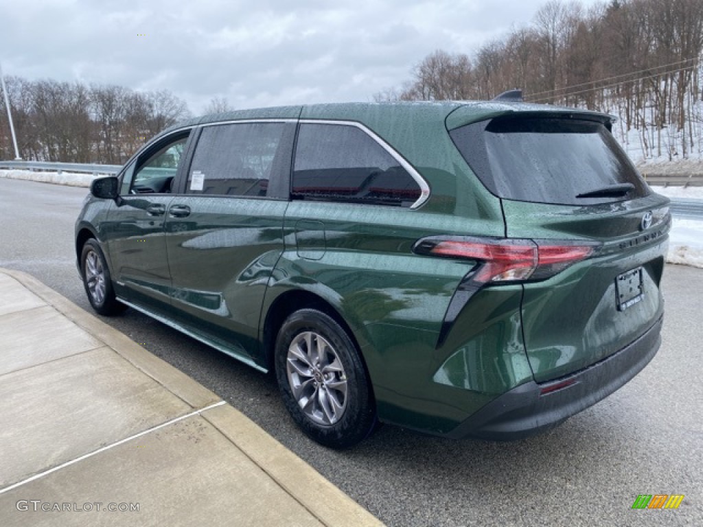 2021 Sienna LE Hybrid - Cypress / Gray photo #2
